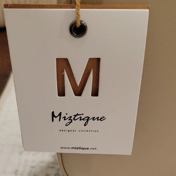 Chic Tan Shoulder Bag - Picture 12 of 15